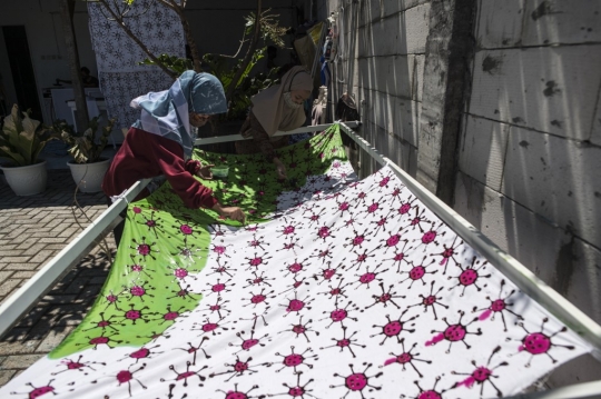 Uniknya Batik Virus Corona Buatan Penyandang Disabilitas di Surabaya