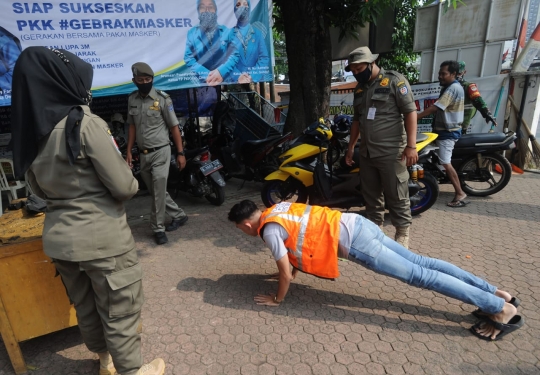 Razia Masker di Depok yang Kembali Zona Merah Covid-19