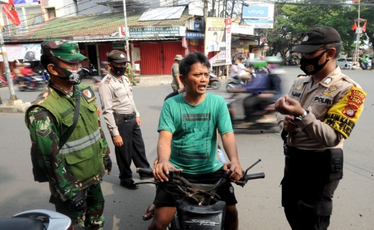 Razia Masker di Depok yang Kembali Zona Merah Covid-19