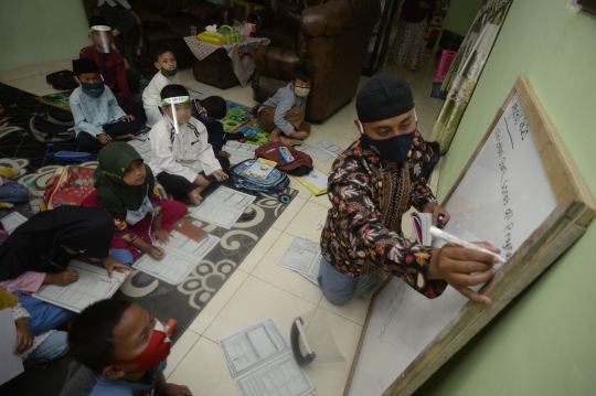 Menengok Kegiatan Les di Rumah Guru Kala Pandemi