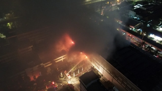 Foto-Foto Kebakaran Gedung Kejagung dari Udara