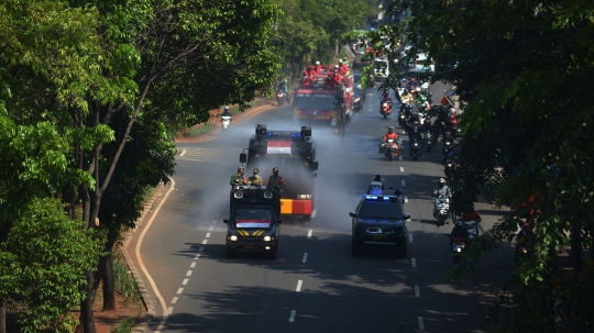 Sterilisasi Jalanan dan Pasar di Tengah Meningkatnya Kasus Covid-19