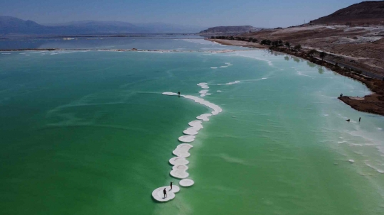 Formasi Garam di Laut Mati yang Memikat Wisatawan