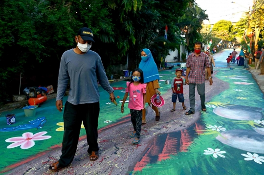 Menakjubkan, Seniman Sulap Jalanan Komplek di Cilandak Jadi Kolam Ikan