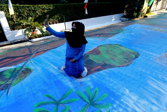 Menakjubkan, Seniman Sulap Jalanan Komplek di Cilandak Jadi Kolam Ikan