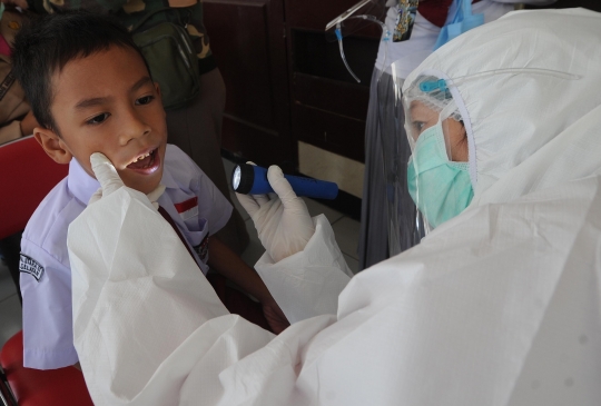 Pemberian Vaksin Campak Rubella untuk Siswa SDN di Jakarta
