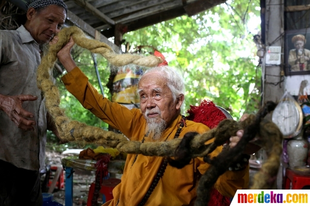 Foto Kakek Asal Vietnam  ini Tak Potong Rambut  Selama 80 