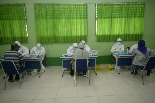 Ratusan Guru di Tangsel Jalani Rapid Test Covid-19