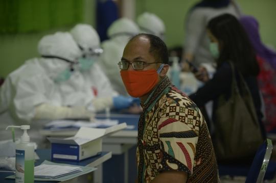 Ratusan Guru di Tangsel Jalani Rapid Test Covid-19