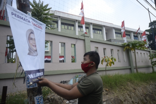 Penertiban Poster Balon Wali Kota Tangsel