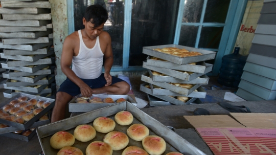 Menengok Industri Roti Rumahan