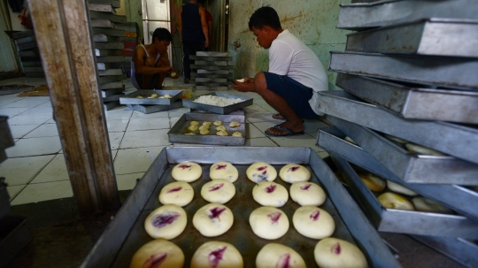 Menengok Industri Roti Rumahan