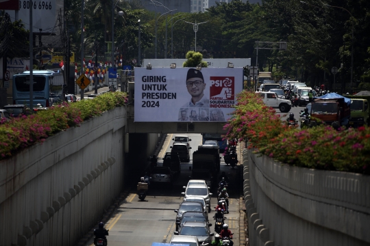 Baliho Giring untuk Presiden Terpasang di Pondok Indah