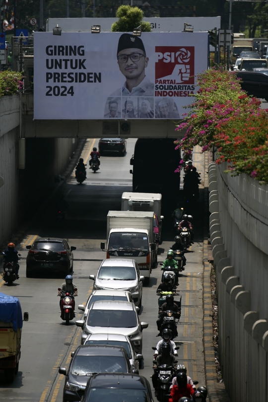 Baliho Giring untuk Presiden Terpasang di Pondok Indah