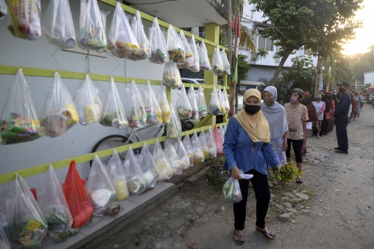 Pembagian Sembako Gratis Warga Perumahan Villa Pamulang