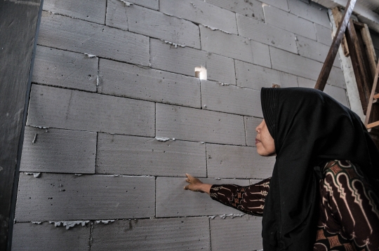 Pembangunan Gedung Sekolah Tutup Akses Masuk Rumah Warga