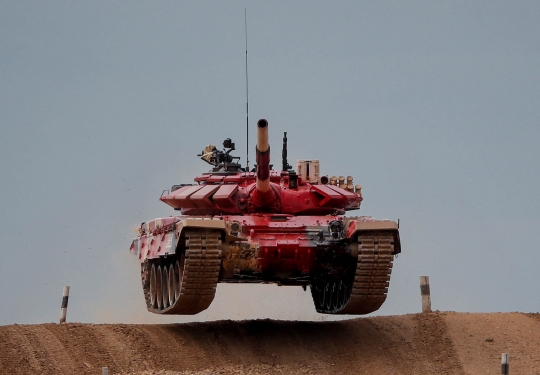 Aksi Sangar Tank-Tank dalam Kompetisi di Rusia