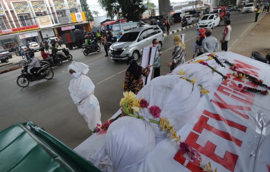 Penampakan Pocong Saat Razia Masker di Kawasan Andara