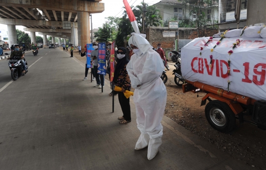 Penampakan Pocong Saat Razia Masker di Kawasan Andara