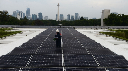 Menengok Perawatan Panel Surya Masjid Istiqlal