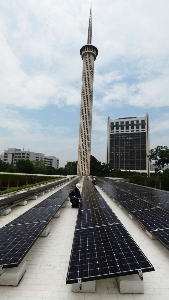 Menengok Perawatan Panel Surya Masjid Istiqlal