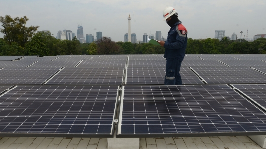 Menengok Perawatan Panel Surya Masjid Istiqlal