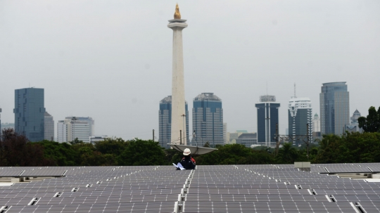 Menengok Perawatan Panel Surya Masjid Istiqlal