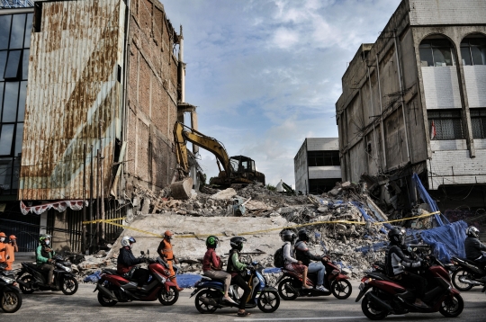 Gedung 4 Lantai di Gambir Roboh