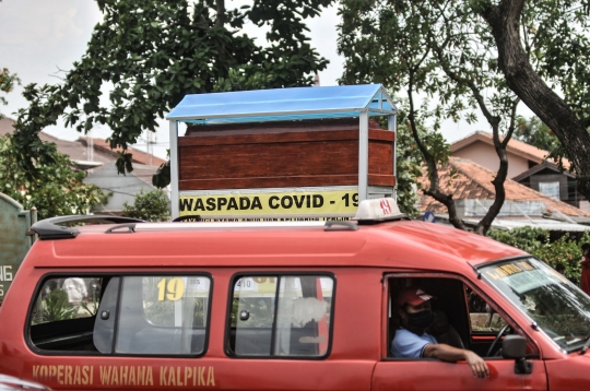Kontradiktif Tugu Peti Mati Covid-19