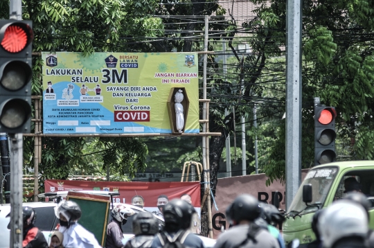 Kontradiktif Tugu Peti Mati Covid-19