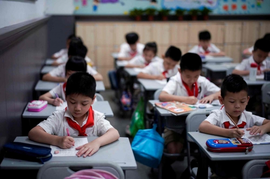 Kembali Dibuka, Begini Suasana Belajar Murid SD di Wuhan