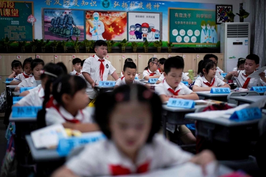 Kembali Dibuka, Begini Suasana Belajar Murid SD di Wuhan