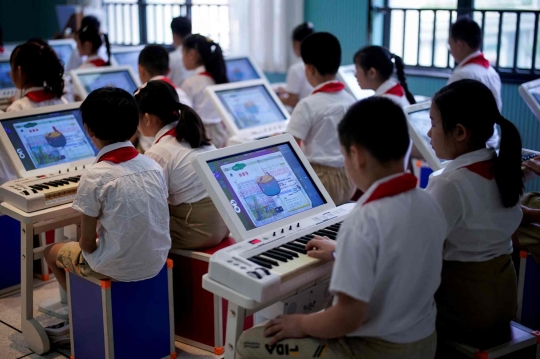Kembali Dibuka, Begini Suasana Belajar Murid SD di Wuhan