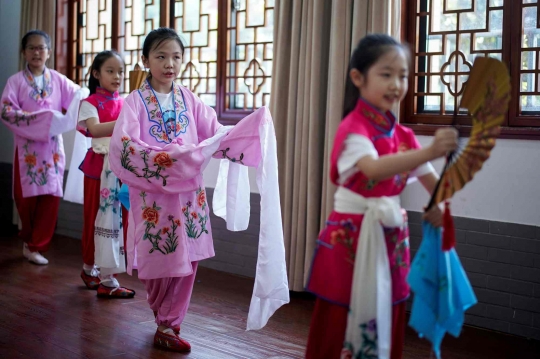 Kembali Dibuka, Begini Suasana Belajar Murid SD di Wuhan