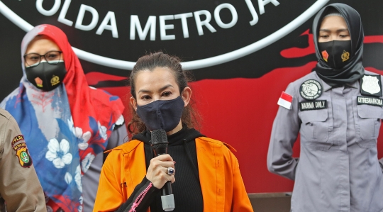 Ekspresi Reza Artamevia Saat Diamankan Terkait Kasus Narkoba