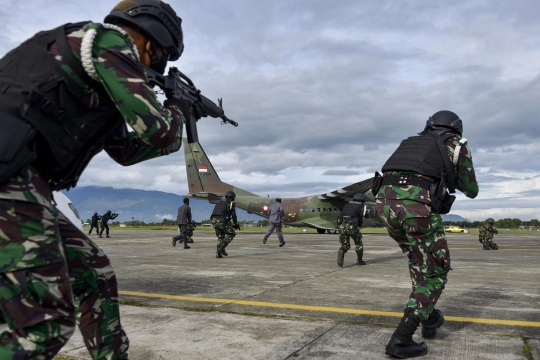 Aksi Prajurit TNI AU dalam Operasi Udara Jalak Sakti