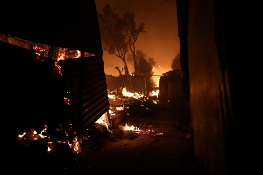 Kamp Penampungan Imigran di Yunani Ludes Terbakar