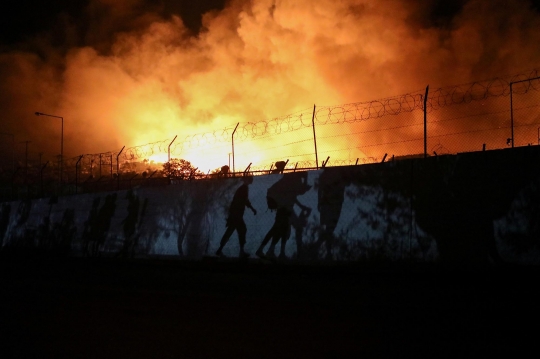 Kamp Penampungan Imigran di Yunani Ludes Terbakar