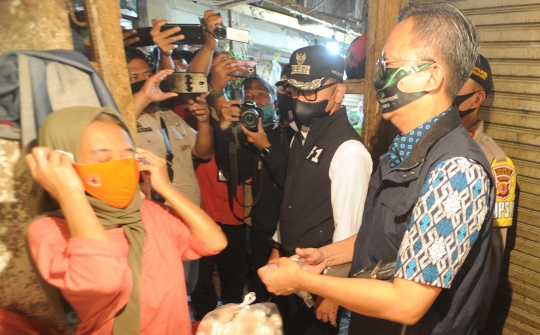 Bima Arya Tinjau Kepatuhan Warga Memakai Masker di Pasar Ciawi