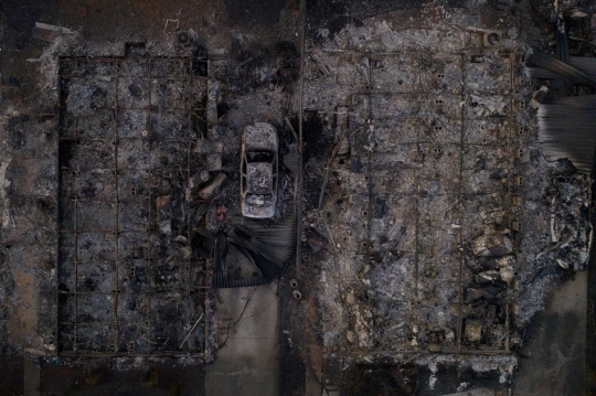 Mengerikan Satu Komplek Perumahan di AS Hangus Terbakar