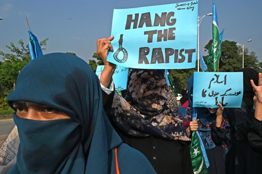 Aksi Protes Perempuan Pakistan karena Korban Pemerkosaan Disalahkan