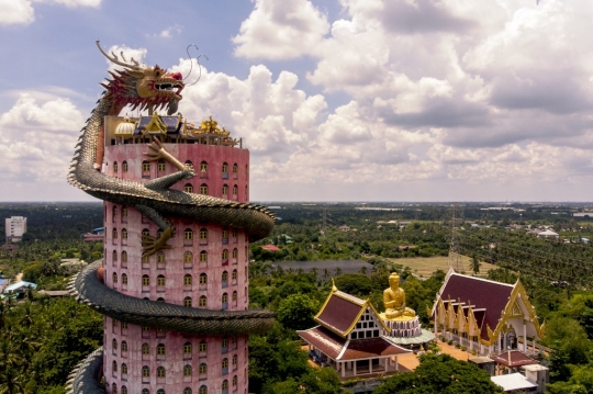 Wat Samphran, Kuil yang Dililit Naga Raksasa di Bangkok