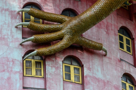 Wat Samphran, Kuil yang Dililit Naga Raksasa di Bangkok