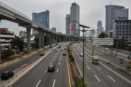 Hari Pertama PSBB Ketat, Jalanan Jakarta Masih Ramai