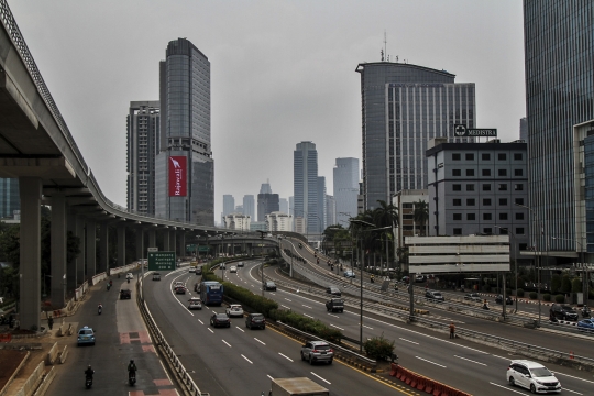Hari Pertama PSBB Ketat, Jalanan Jakarta Masih Ramai