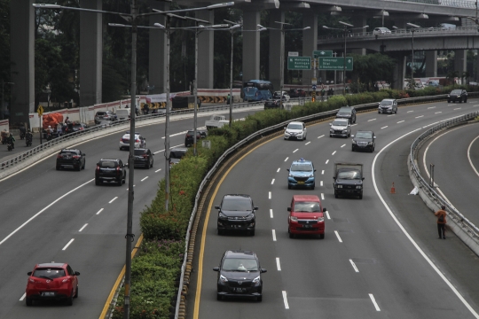 Hari Pertama PSBB Ketat, Jalanan Jakarta Masih Ramai