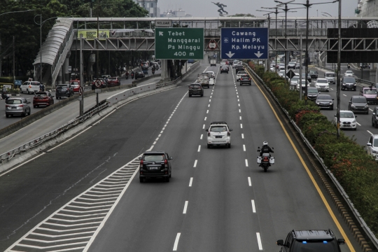 Hari Pertama PSBB Ketat, Jalanan Jakarta Masih Ramai