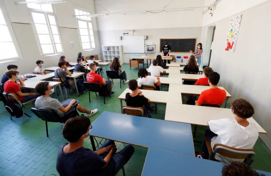 Semangat Pelajar di Italia Kembali Bersekolah