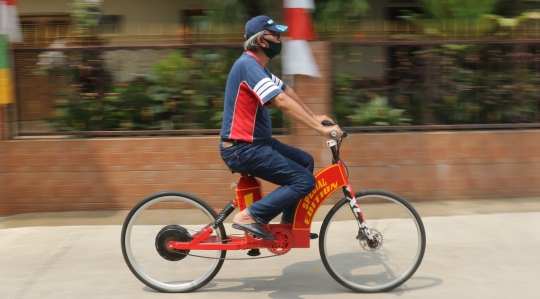 Pria di Bekasi Buat Sepeda Listrik Sendiri