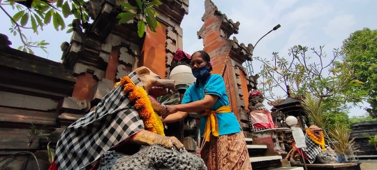 Persiapan Pura di Tangerang Menjelang Perayaan Galungan